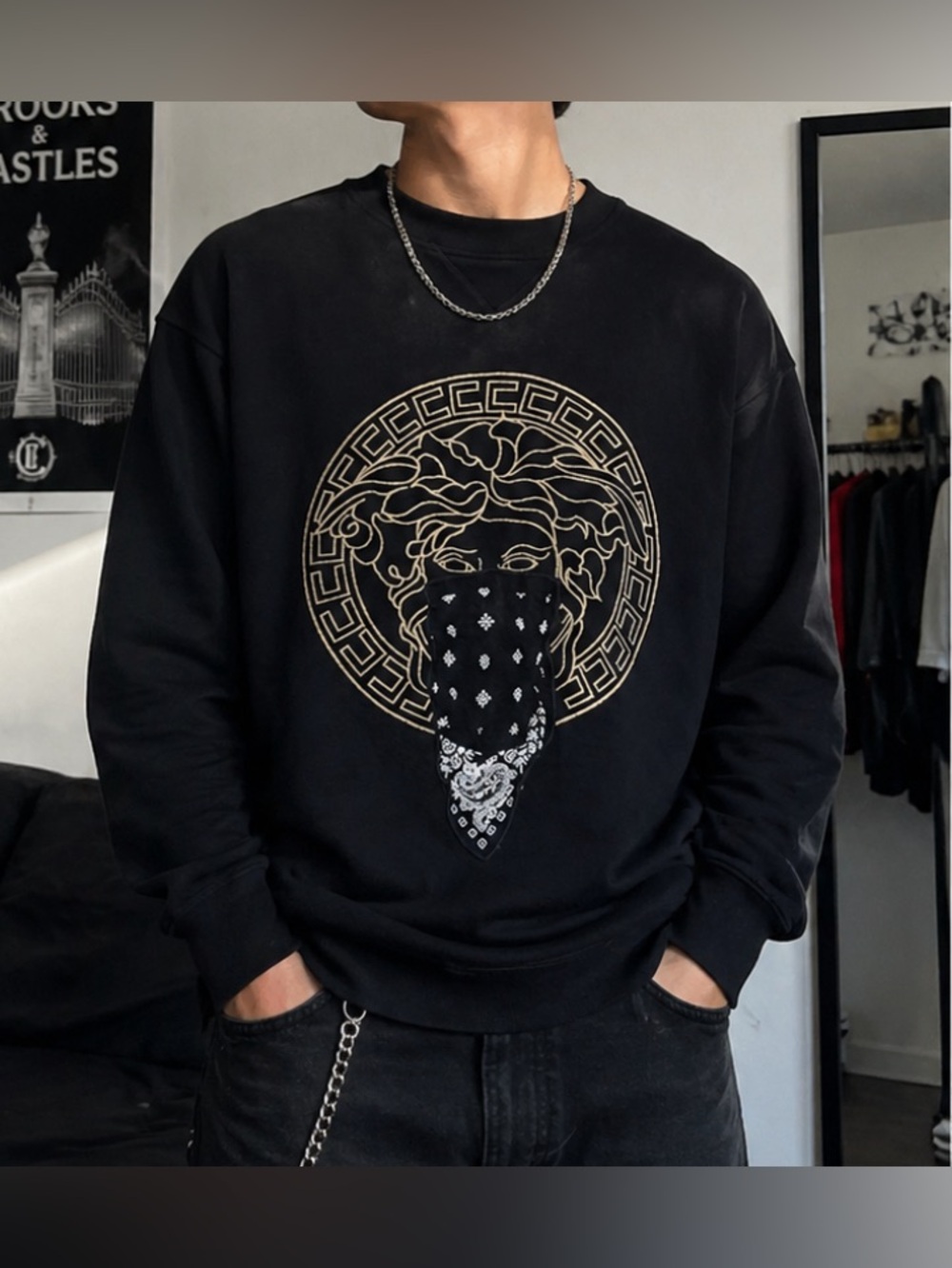 Crooks & Castles men’s black Medusa Crewneck Sweatshirt Bandana Graphic, XL